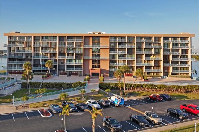 1 KEY CAPRI 312E, Treasure Island, FL 33706