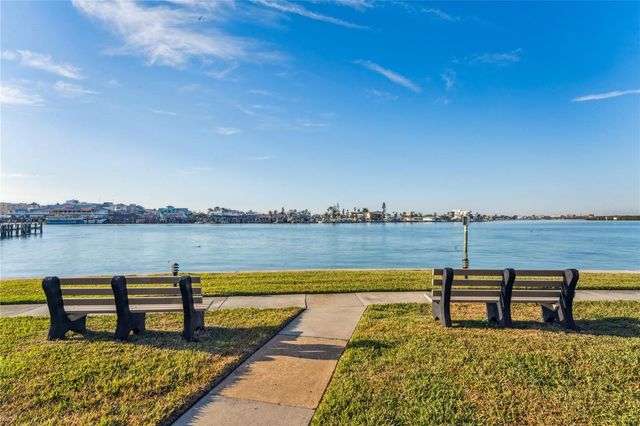 1 KEY CAPRI 312E, Treasure Island, FL 33706