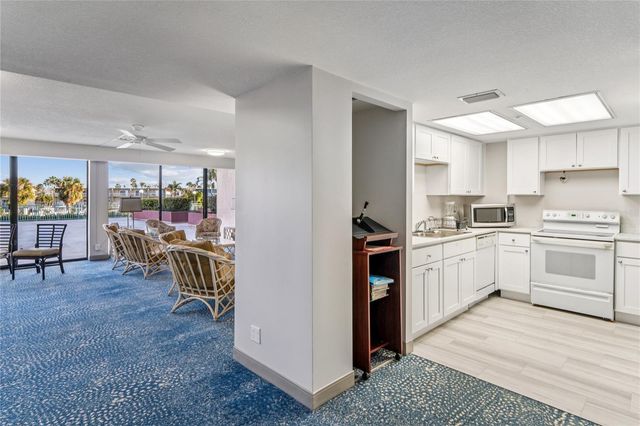 1 KEY CAPRI 312E, Treasure Island, FL 33706