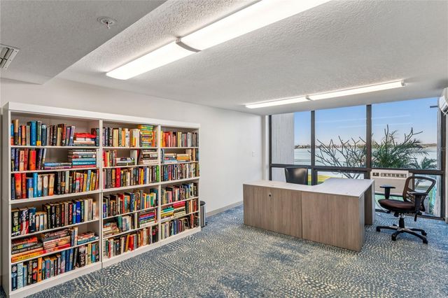 1 KEY CAPRI 312E, Treasure Island, FL 33706