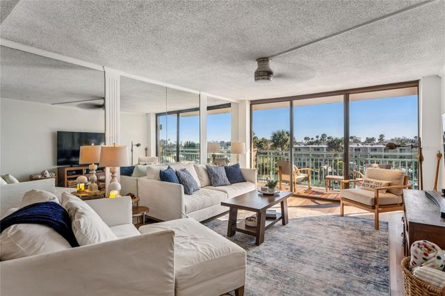 1 KEY CAPRI 312E, Treasure Island, FL 33706