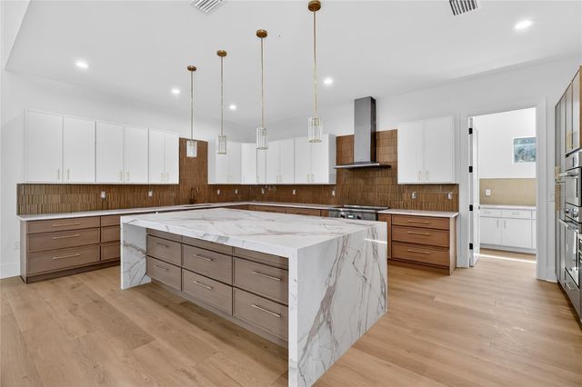 4706 W SAN CARLOS STREET, Tampa, FL 33629