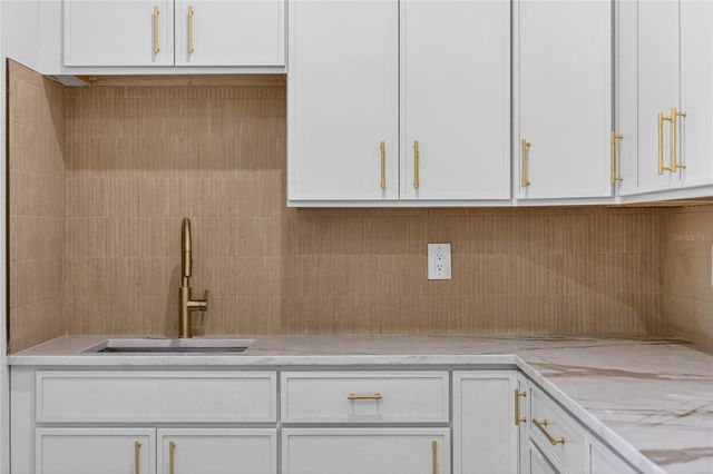 4706 W SAN CARLOS STREET, Tampa, FL 33629