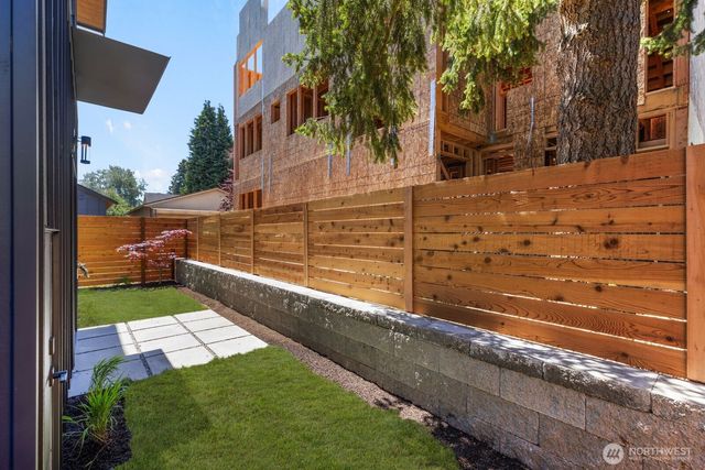 514 N 92nd Street, Seattle, WA 98103