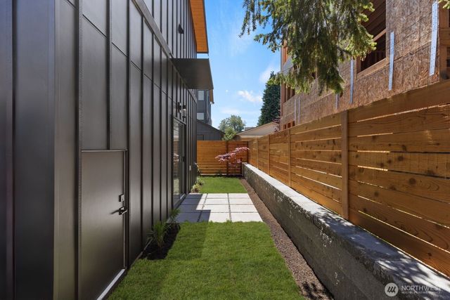 514 N 92nd Street, Seattle, WA 98103