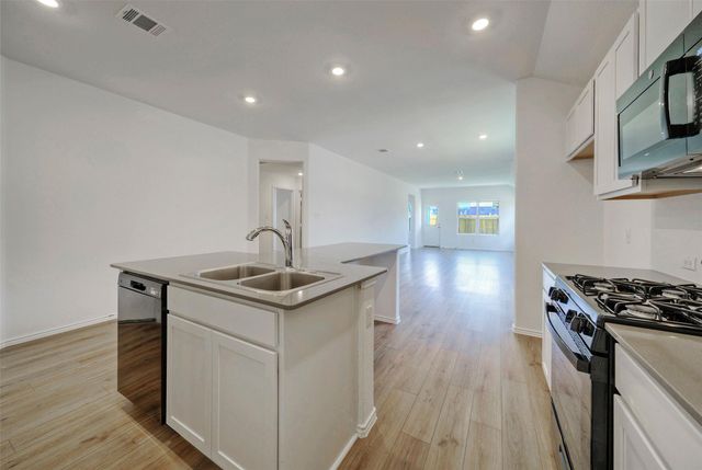 108 Montego ST, Hutto, TX 78634