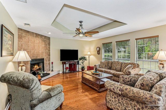 1638 Monet Dr, Gulf Breeze, FL 32563