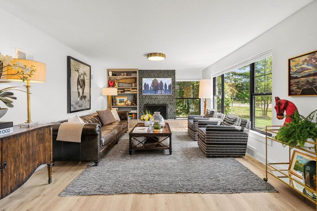 7137 N Santa Monica BOULEVARD, Fox Point, WI 53217