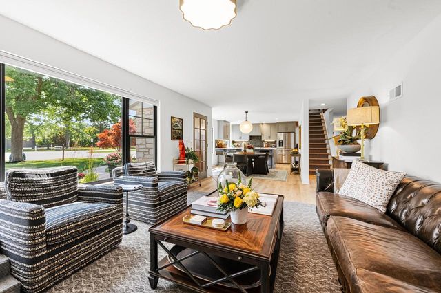 7137 N Santa Monica BOULEVARD, Fox Point, WI 53217