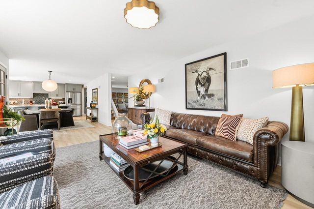 7137 N Santa Monica BOULEVARD, Fox Point, WI 53217