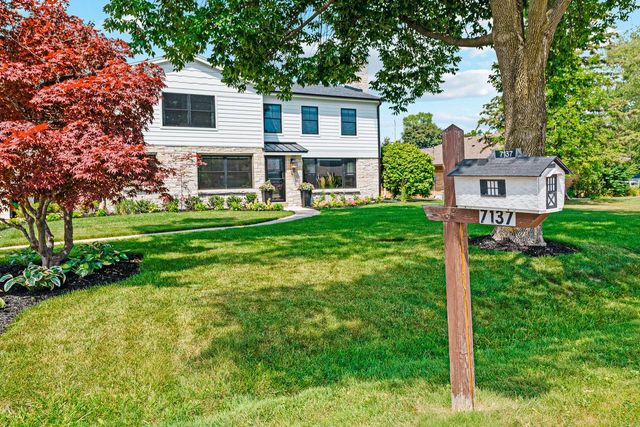 7137 N Santa Monica BOULEVARD, Fox Point, WI 53217