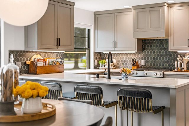 7137 N Santa Monica BOULEVARD, Fox Point, WI 53217
