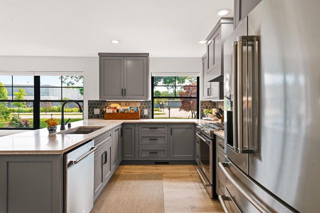 7137 N Santa Monica BOULEVARD, Fox Point, WI 53217