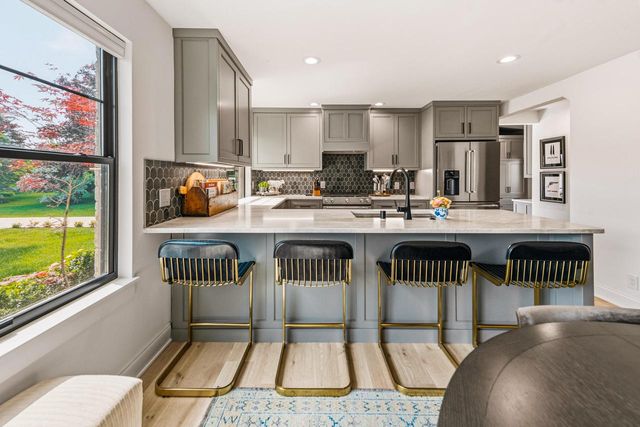 7137 N Santa Monica BOULEVARD, Fox Point, WI 53217