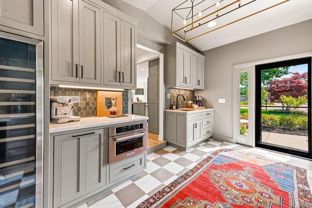 7137 N Santa Monica BOULEVARD, Fox Point, WI 53217