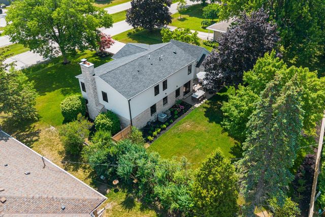 7137 N Santa Monica BOULEVARD, Fox Point, WI 53217
