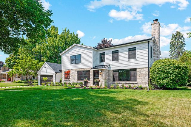 7137 N Santa Monica BOULEVARD, Fox Point, WI 53217