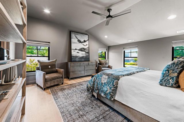 7137 N Santa Monica BOULEVARD, Fox Point, WI 53217