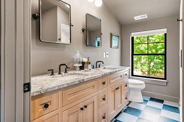 7137 N Santa Monica BOULEVARD, Fox Point, WI 53217