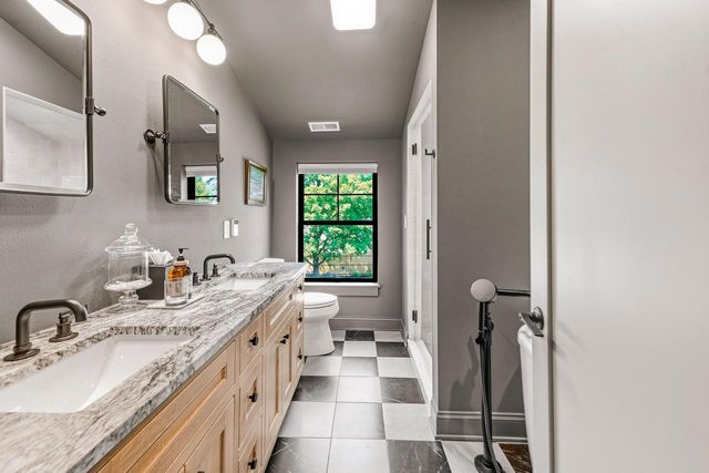 7137 N Santa Monica BOULEVARD, Fox Point, WI 53217