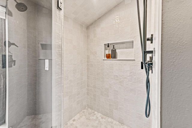 7137 N Santa Monica BOULEVARD, Fox Point, WI 53217