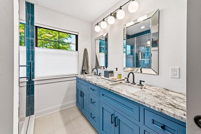 7137 N Santa Monica BOULEVARD, Fox Point, WI 53217