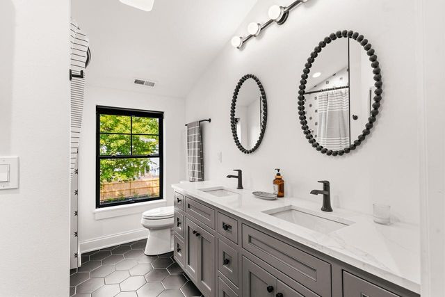 7137 N Santa Monica BOULEVARD, Fox Point, WI 53217