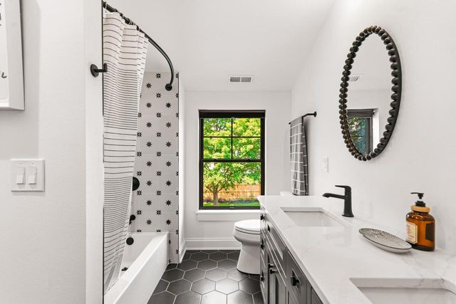 7137 N Santa Monica BOULEVARD, Fox Point, WI 53217