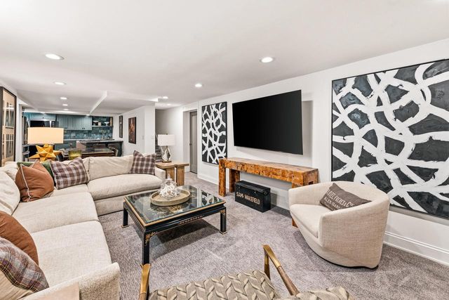 7137 N Santa Monica BOULEVARD, Fox Point, WI 53217