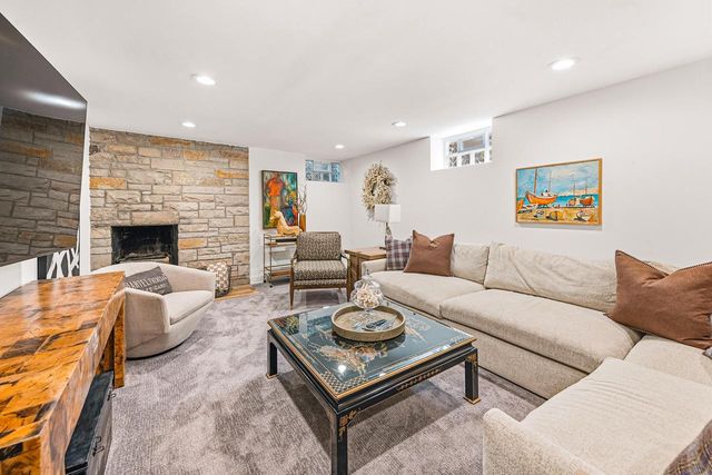 7137 N Santa Monica BOULEVARD, Fox Point, WI 53217