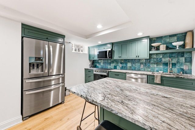 7137 N Santa Monica BOULEVARD, Fox Point, WI 53217