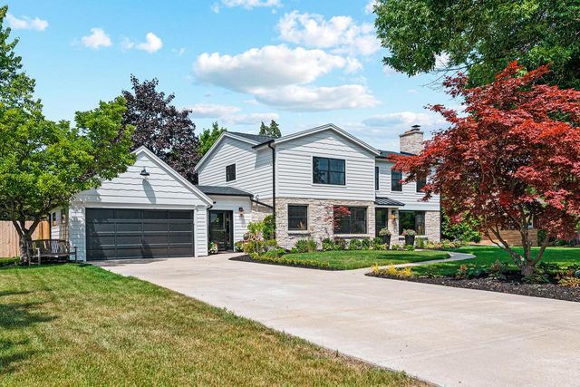 7137 N Santa Monica BOULEVARD, Fox Point, WI 53217