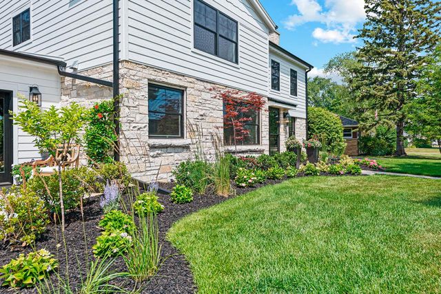 7137 N Santa Monica BOULEVARD, Fox Point, WI 53217