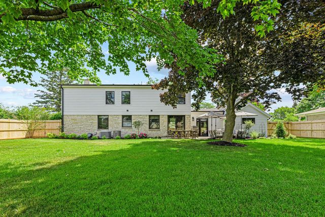 7137 N Santa Monica BOULEVARD, Fox Point, WI 53217
