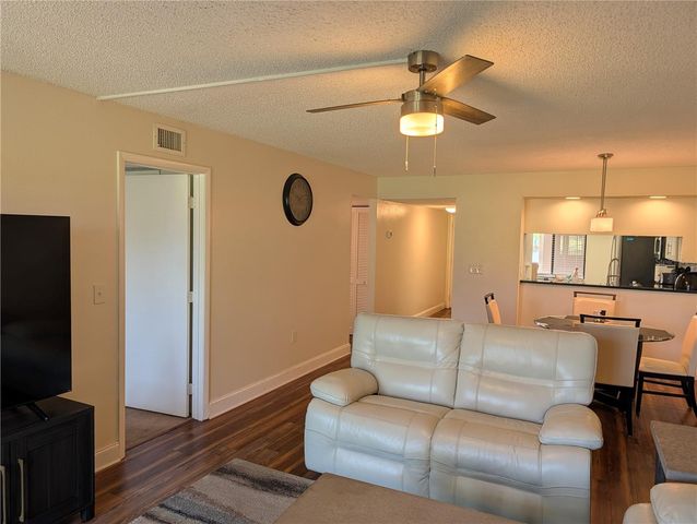 209 MARY DRIVE 7, Oldsmar, FL 34677