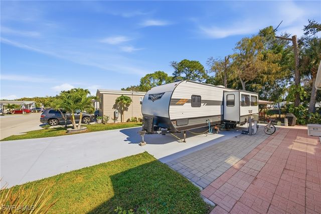 26 Bass LN, Naples, FL 34114