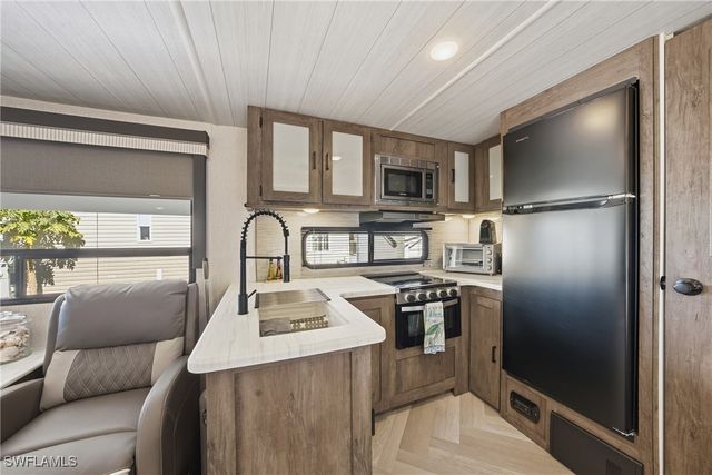 26 Bass LN, Naples, FL 34114