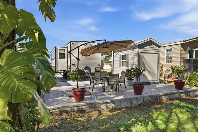 26 Bass LN, Naples, FL 34114