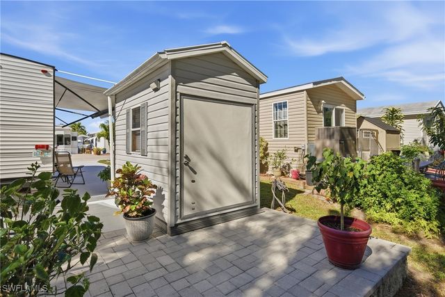 26 Bass LN, Naples, FL 34114