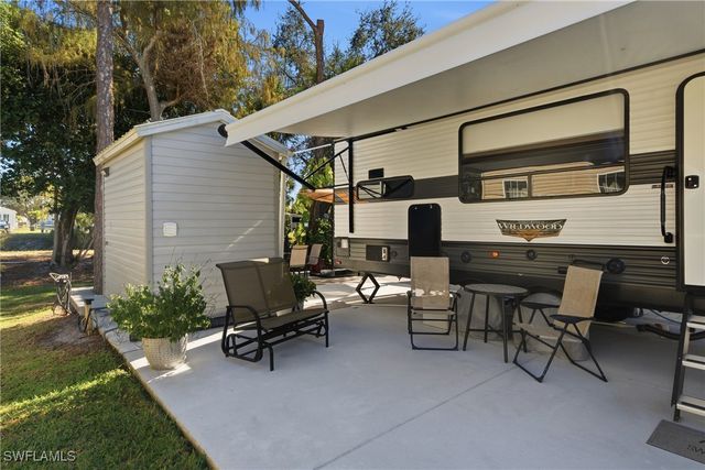 26 Bass LN, Naples, FL 34114