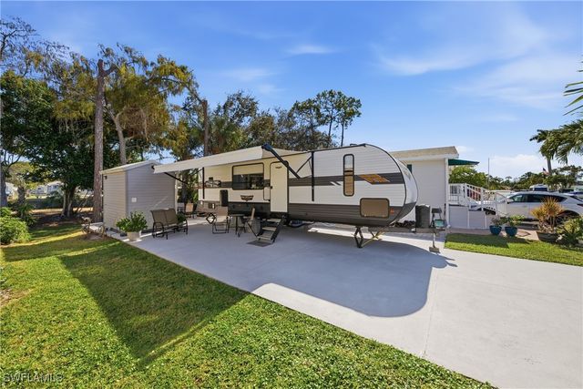 26 Bass LN, Naples, FL 34114