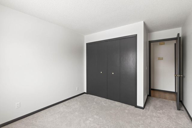 14025 44th Place N 4, Plymouth, MN 55446