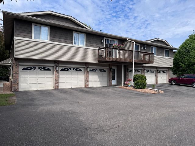 14025 44th Place N 4, Plymouth, MN 55446