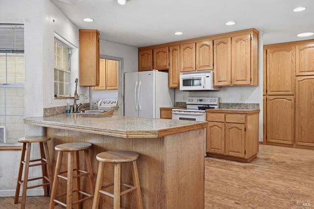 16965 Spruce Grove Rd, Hidden Valley Lake, CA 95467