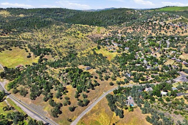16965 Spruce Grove Rd, Hidden Valley Lake, CA 95467