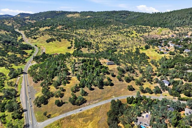 16965 Spruce Grove Rd, Hidden Valley Lake, CA 95467