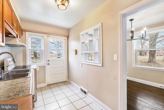 8423 WATER OAK, Parkville, MD 21234