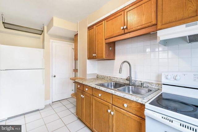 8423 WATER OAK, Parkville, MD 21234