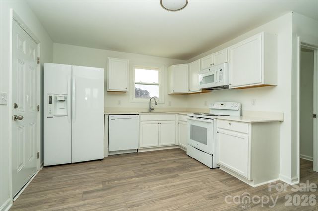 421 Pineville Road, Darlington, SC 29532