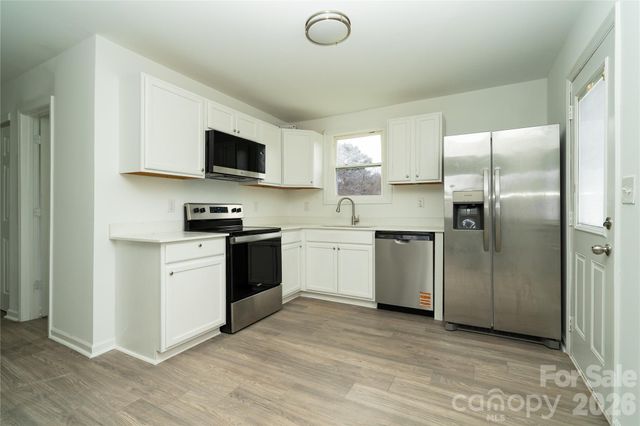 421 Pineville Road, Darlington, SC 29532